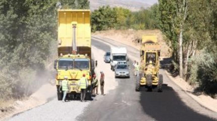 Nevşehir İl &Ouml;zel İdaresi&rsquo;nden Yol Ve Kanalizasyon Şebekesi Atağı