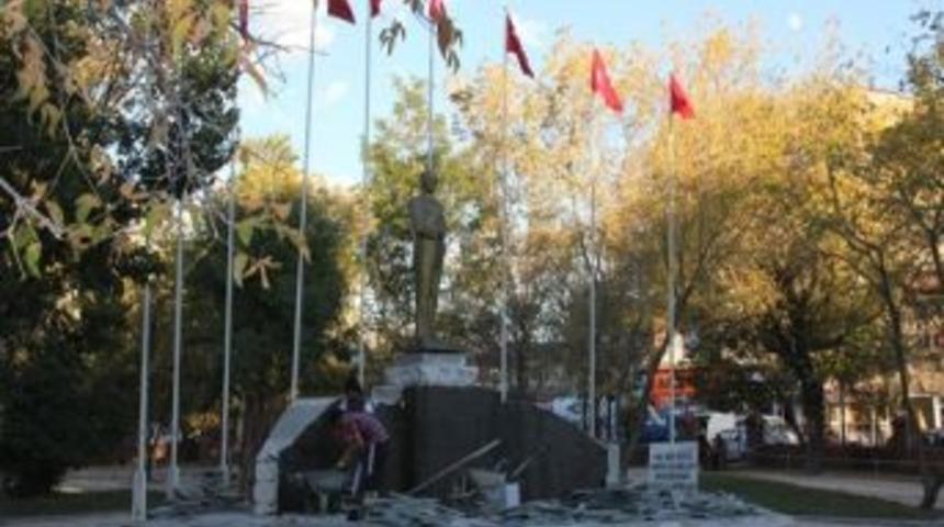 Belediye Başkanı K&ouml;ksoy, Şehir Merkezinde Yatırımları Denetledi