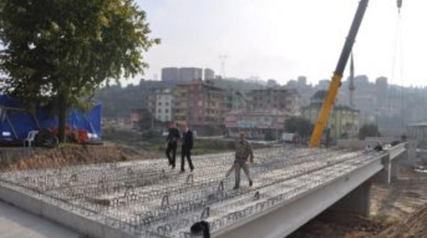 Alaplı Fatih K&ouml;pr&uuml;s&uuml;n&uuml;n Kolon Montajına Başlandı