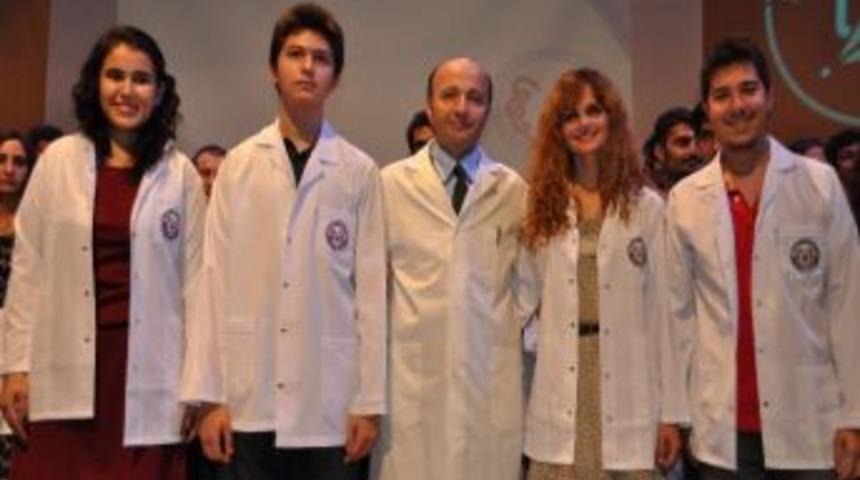 Doktor Adayları Beyaz &Ouml;nl&uuml;klerini Giydi