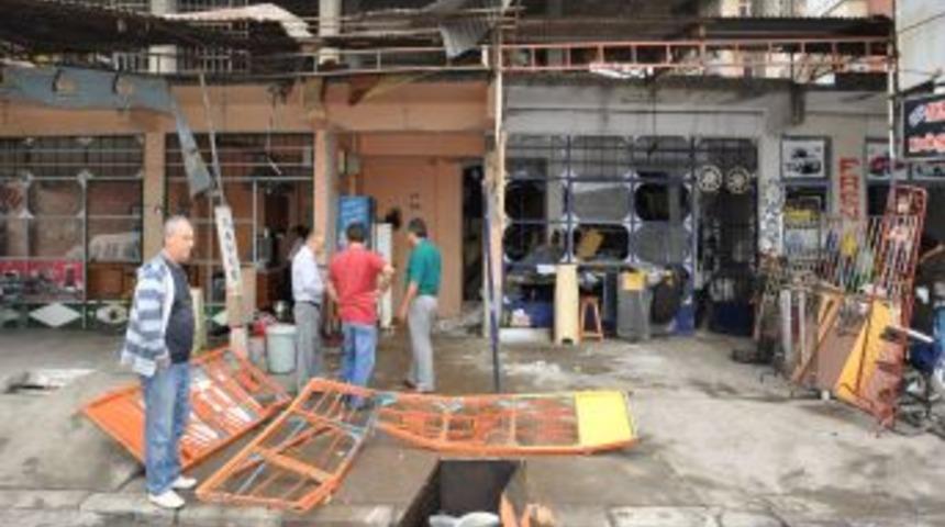 K&ouml;fteci D&uuml;kkanındaki Patlama Maddi Hasara Neden Oldu