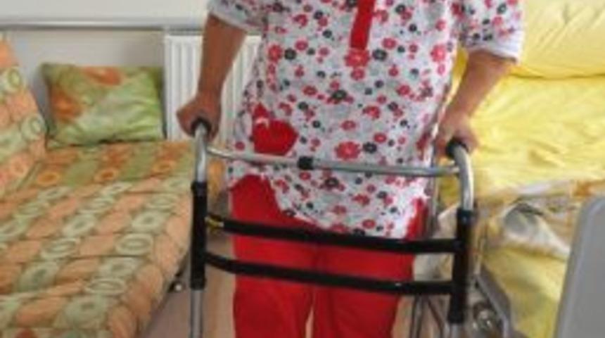 Başarılı Ameliyatın Ardından Hastaneden Y&uuml;r&uuml;yerek &Ccedil;ıkacak