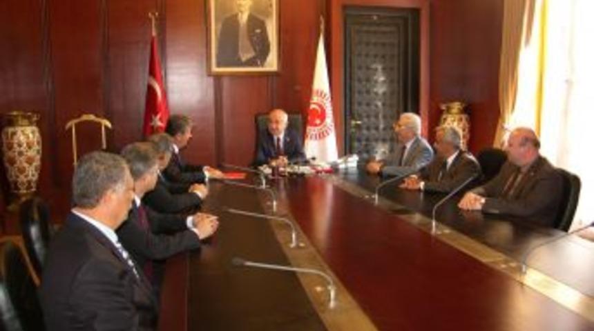 BBP, Temsili Referandumun Sonu&ccedil;larını TBMM Başkanı &Ccedil;i&ccedil;ek'e Teslim Etti