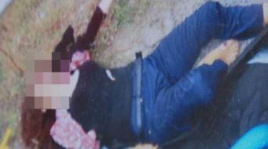 Gen&ccedil; kadını &ouml;ld&uuml;r&uuml;p yol kenarına attılar