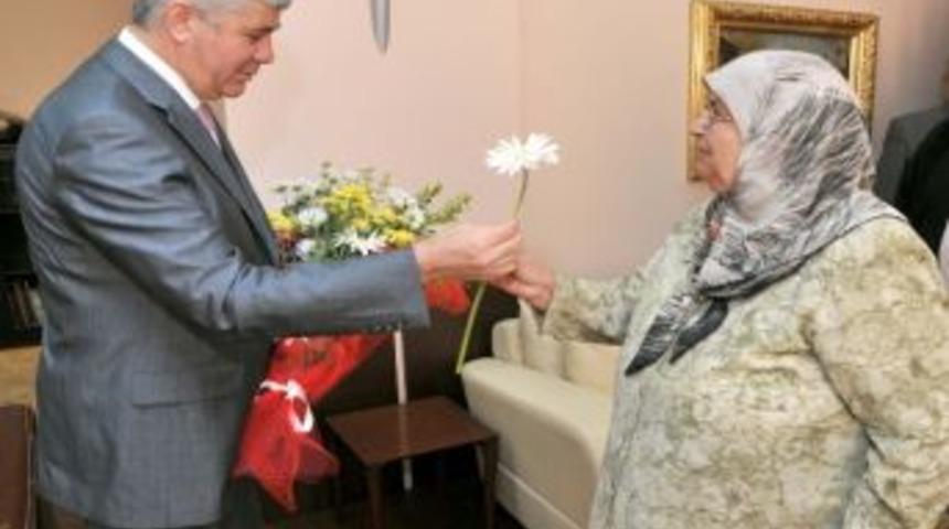 Huzurevi Sakinleri Vali Erden&rsquo;i Ziyaret Etti