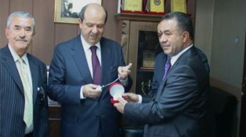 Kktc Maliye Bakanı Ersin Tatar, Demir-yol İş Sendikası'nı Ziyaret Etti