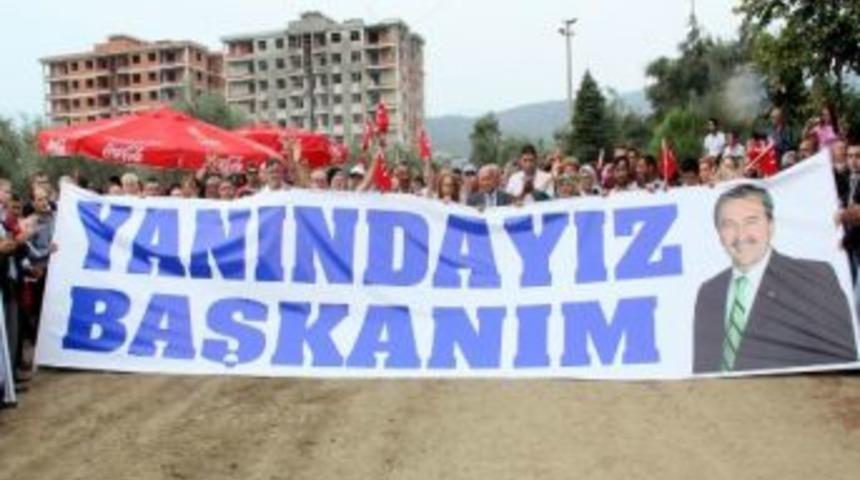 G&ouml;zaltındaki Belediye Başkanı İ&ccedil;in Toplandılar