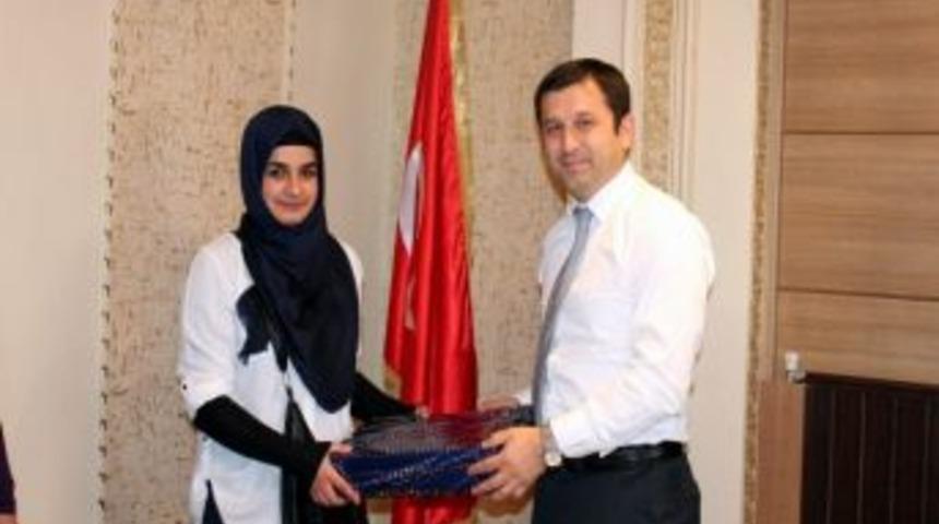 Ygs İl&ccedil;e Birincisine Kaymakam Erdoğan&rsquo;dan Hediye