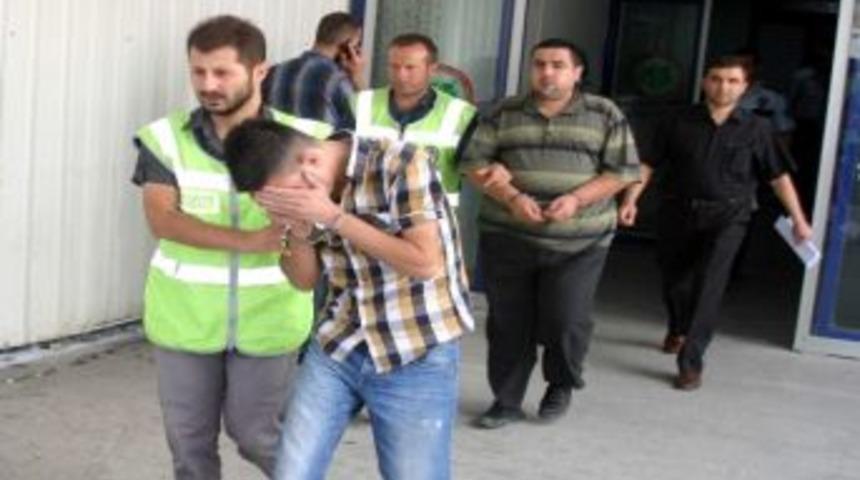 &Ccedil;aldıkları Diz&uuml;st&uuml; Bilgisayarı Satarken Yakalandılar