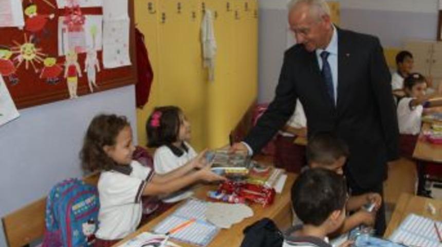Minik &ouml;ğrencilere kırtasiye seti