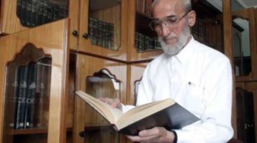 Emekli Malatya M&uuml;ft&uuml;s&uuml;, 4 Bin Kitaplık K&uuml;t&uuml;phanesini &Uuml;niversiteye Bağışladı