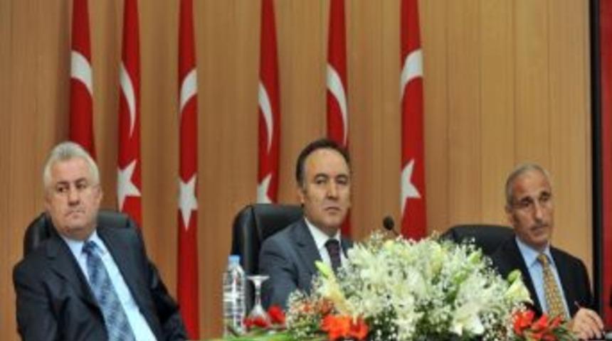 Vali Altıparmak'tan Birim M&uuml;d&uuml;rlerine &lsquo;rutinin Dışına &Ccedil;ıkın&rsquo; Talimatı