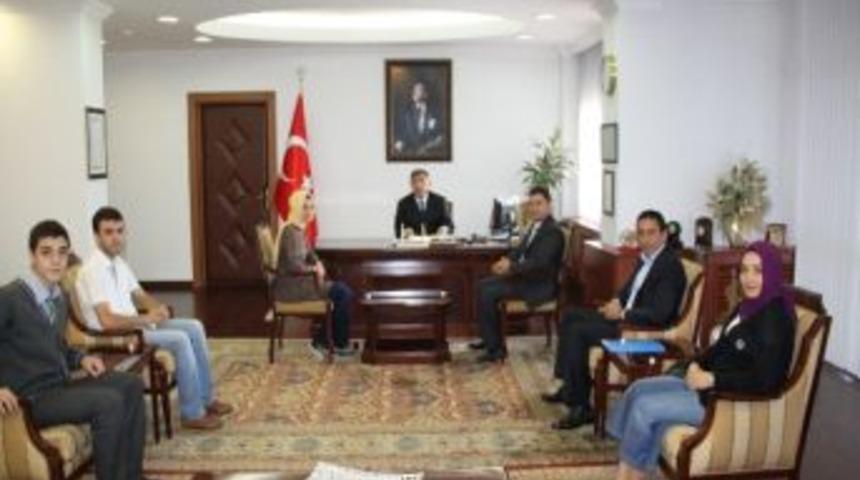 D&uuml;zce Kent Konseyi Gen&ccedil;lik Meclisinden Vali&rsquo;ye Ziyaret