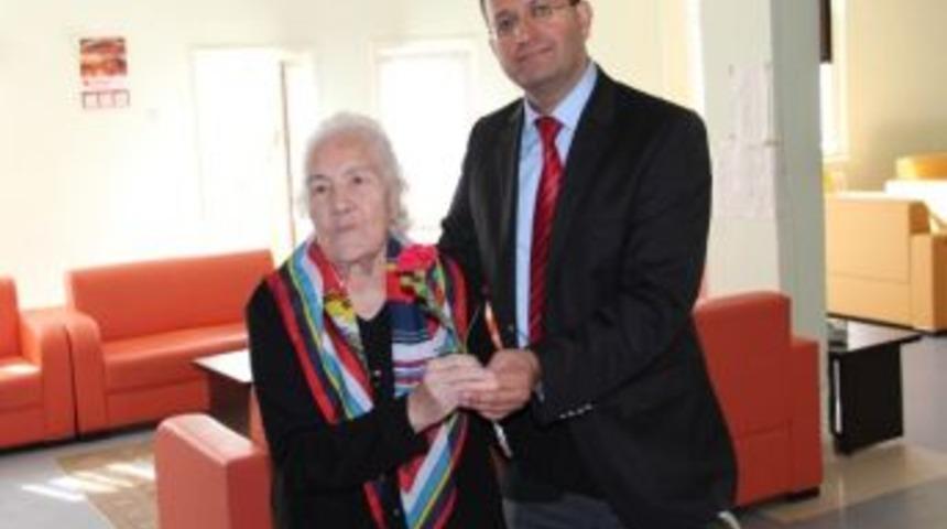 &Ouml;zt&uuml;rk Huzurevini Ziyaret Etti