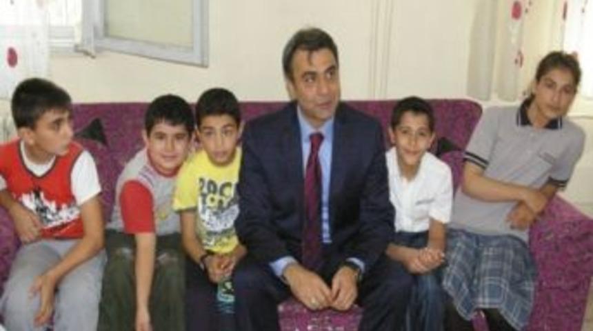 Emniyet M&uuml;d&uuml;r&uuml;nden Yuvadaki &Ccedil;ocuklara Moral Ziyareti