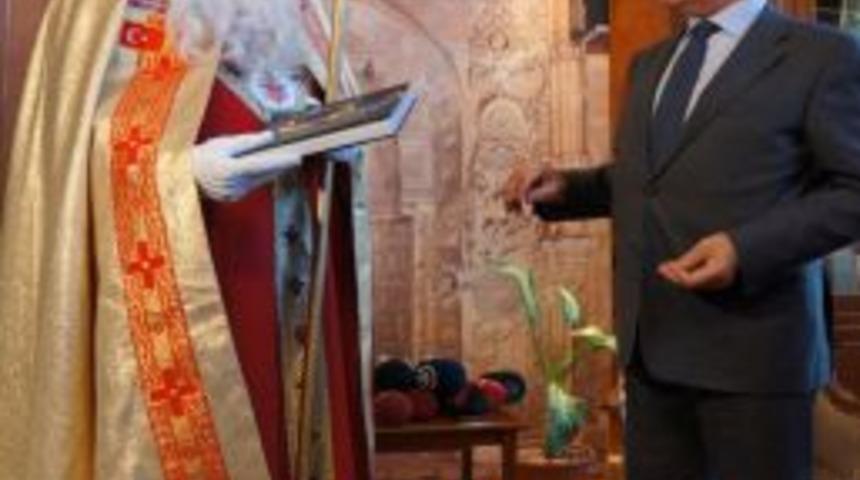 Alman Noel Baba'dan Hz. Muhammed&rsquo;e Hakaret Filmine Kınama