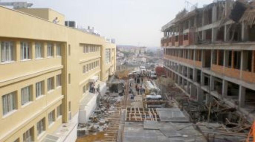 Sarıyer'de Okul Inşaatı &Ccedil;&ouml;kt&uuml;: 2 &Ouml;l&uuml;