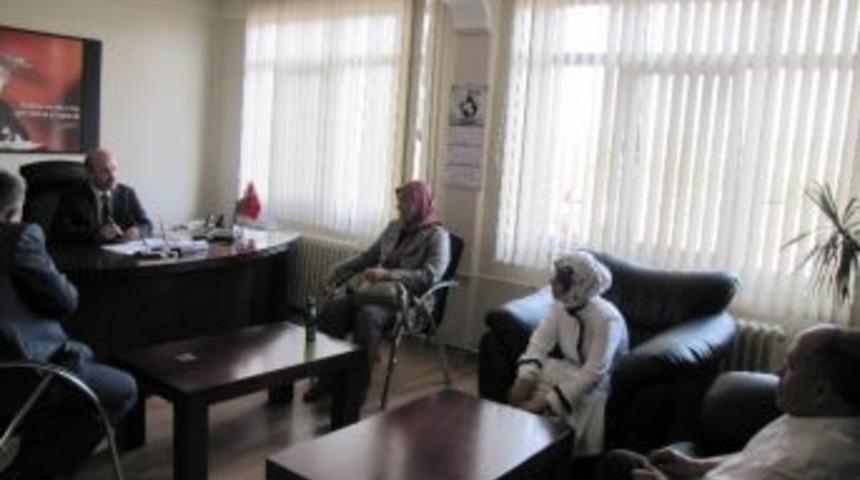 Hisarcık Ak Parti İl&ccedil;e Teşkilatı'ndan Milli Eğitim M&uuml;d&uuml;r&uuml;'ne 'hayırlı Olsun' Ziyareti