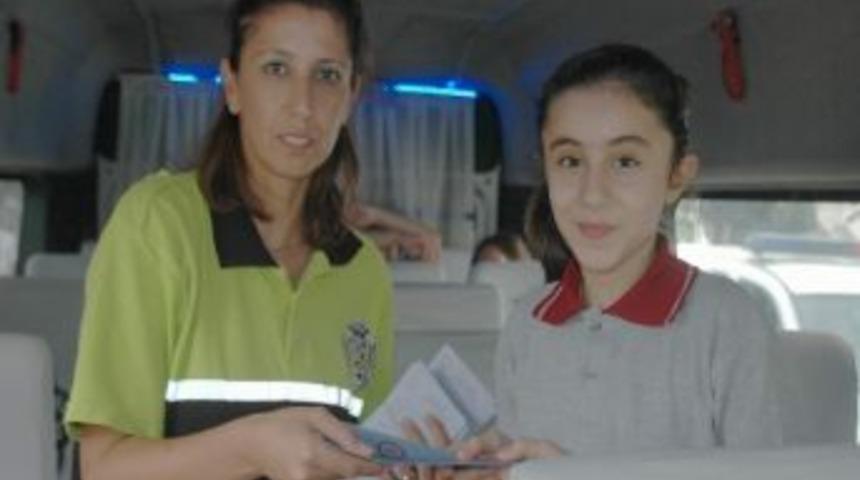 Emniyetten &Ouml;ğrenci Ve Servis Şof&ouml;rlerine Broş&uuml;rl&uuml; Bilgilendirme