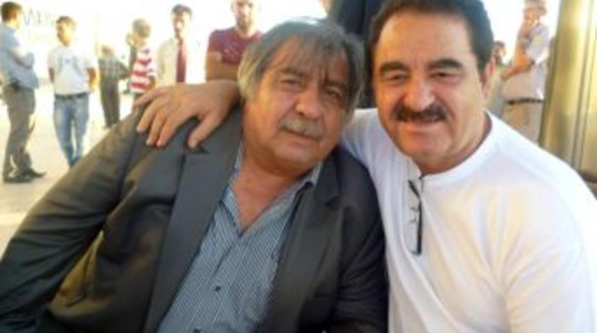 İki b&uuml;y&uuml;k Usta Ertaş&rsquo;ın cenazesinde buluştu