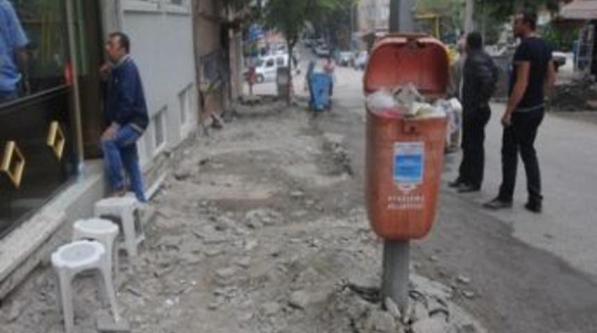 Kurtuluş Caddesi'nde Kaldırım D&uuml;zenlemeleri Başladı