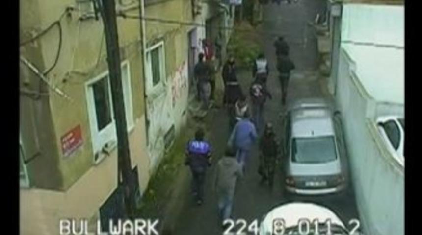 Havalandırma Boşluğuna Atılan Uyuşturucu Elektrikli S&uuml;p&uuml;rgeyle &Ccedil;ıkarıldı