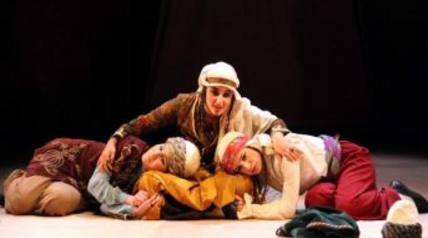 'mem U Zin' Van&rsquo;da Sahnelendi