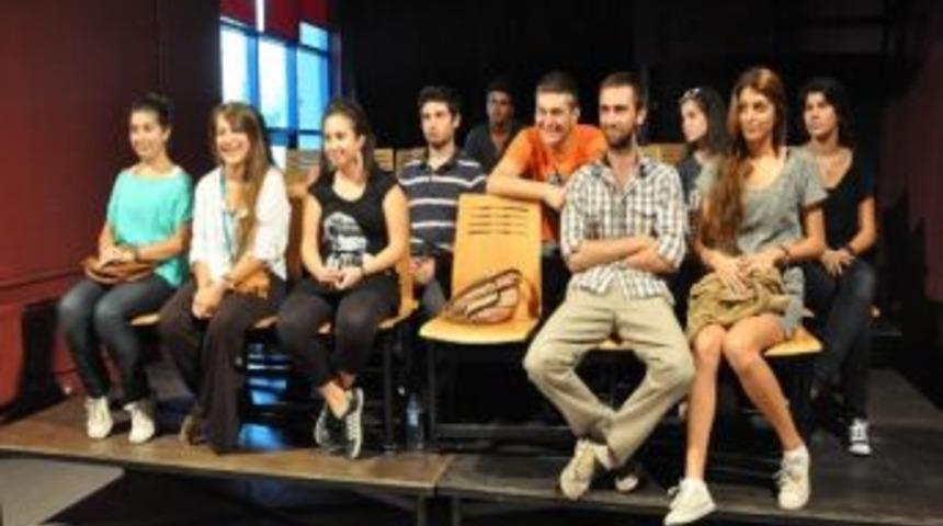 Gen&ccedil; Tiyatroculara B&uuml;y&uuml;k Fırsat