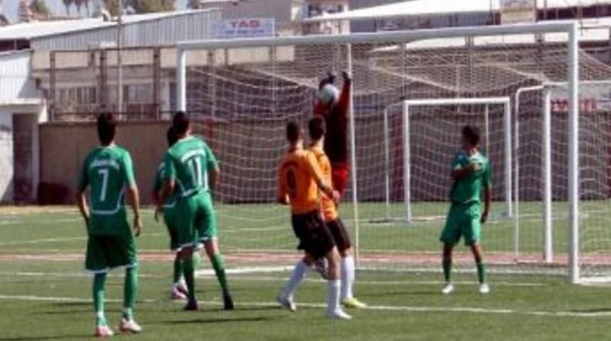 Şampiyon Adayları Yenişemedi