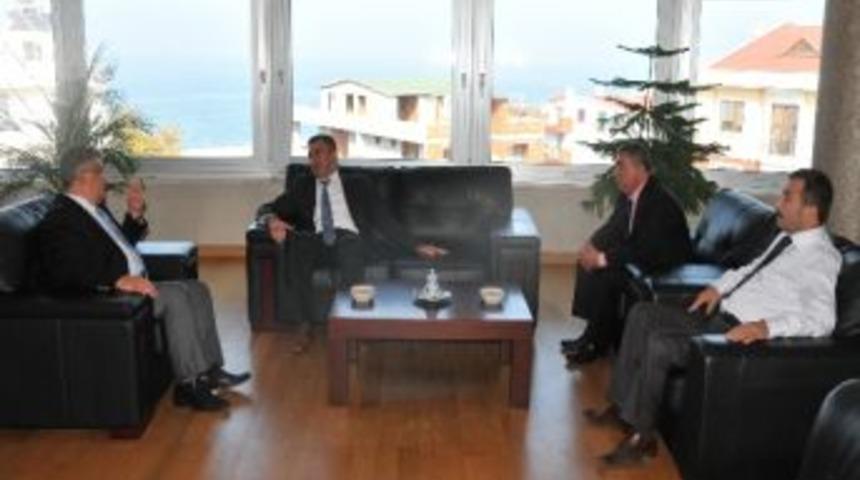 Ak&ccedil;akoca Kaymakamı Pekmez, Albayrak'ı Makamında Ziyaret Etti