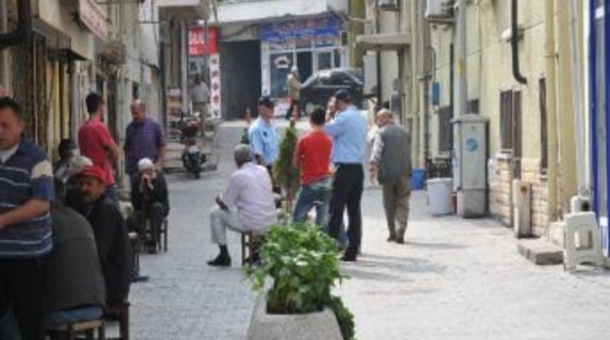 Zabıta Ekipleri Seyyar Satıcılarına G&ouml;z A&ccedil;tırmıyor