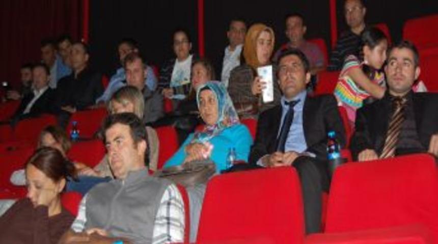 Bitlis'in Tek Sinema Salonu Perdelerini A&ccedil;tı