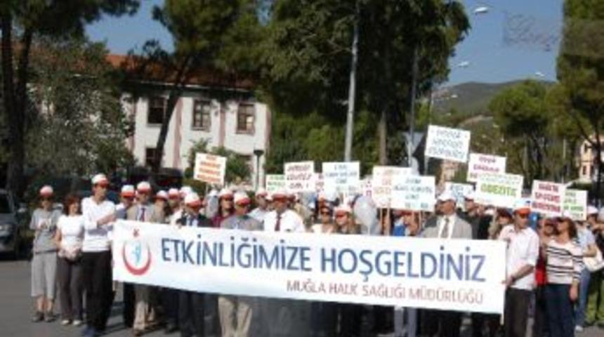 Sağlık&ccedil;ılardan &lsquo;hareket Edivecez Gari&rsquo; Y&uuml;r&uuml;y&uuml;ş&uuml;