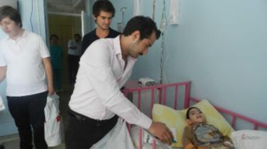 Gen&ccedil;lerden &Ccedil;ocuklara &lsquo;oyuncaklı&rsquo; Kutlama