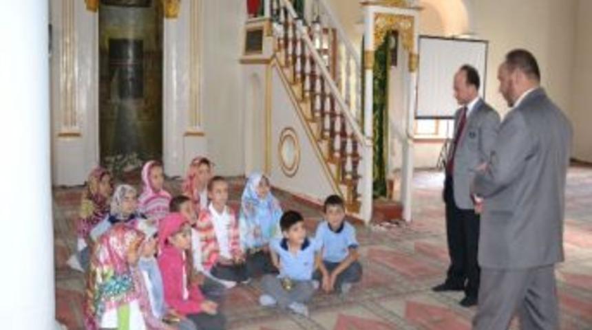 Kula&rsquo;da &Ouml;ğrencilerden Cami Ziyareti