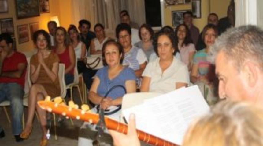 Manisa&rsquo;da 'aşk' Konulu Şiir Dinletisi