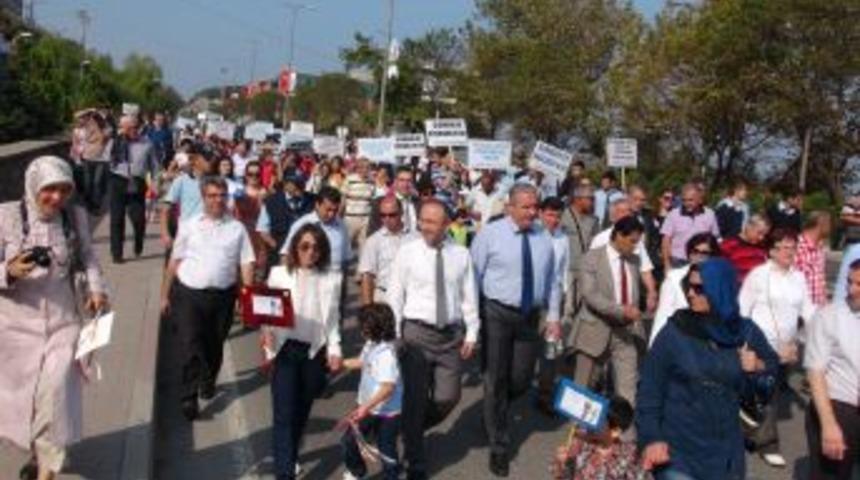 Obeziteyle Mücadele Için Önce Yürüdüler Sonra Elma Yediler