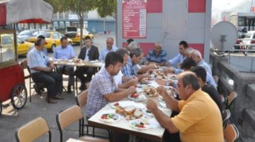 Ak Parti Y&ouml;netimi Taksicilerle Buluştu