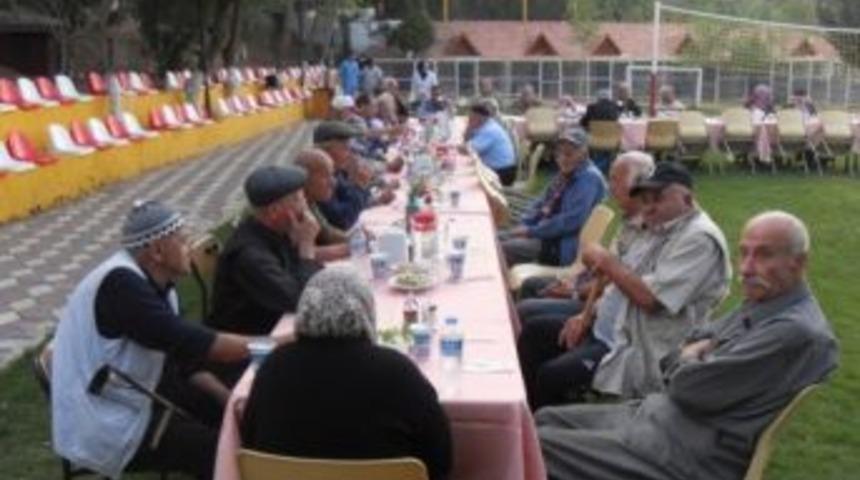 Soma Huzurevi&rsquo;nde Yaşlılara K&ouml;fte Ziyafeti