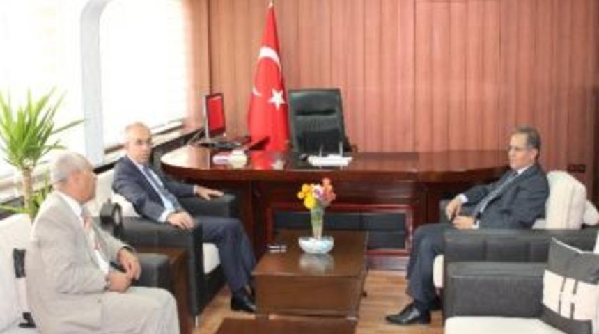 Karayolları B&ouml;lge M&uuml;d&uuml;r&uuml; Yakup Dost, Vali Tapsız'ı Ziyaret Etti