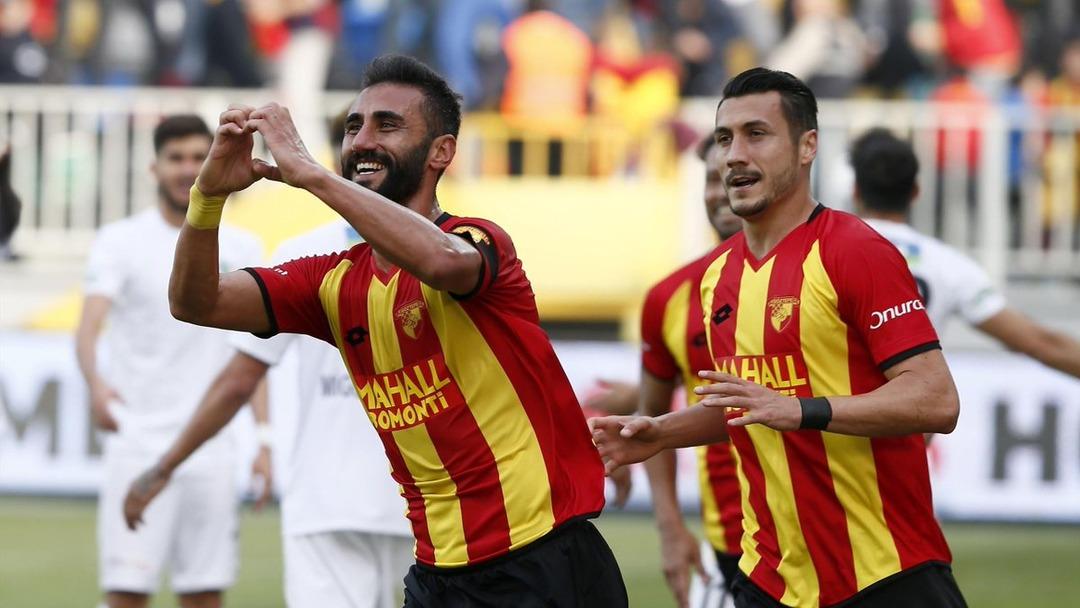 Sel&ccedil;uk Şahin Gen&ccedil;lerbirliği ile 1+1 yıllık s&ouml;zleşme imzaladı! (S&uuml;per Lig'de biten transferler)