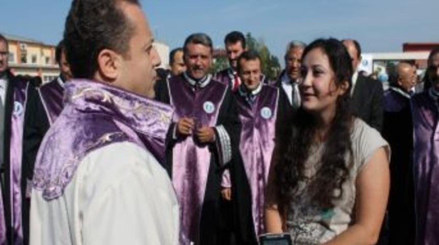 Akademik Yıl A&ccedil;ılışında İlgin&ccedil; &Ouml;ğrenci-rekt&ouml;r Diyaloğu