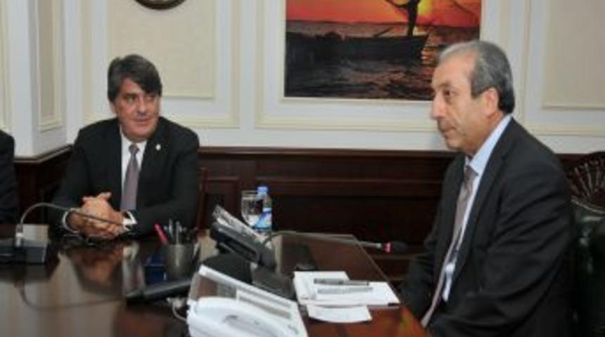 T&uuml;rkiye Jokey Kul&uuml;b&uuml; Y&ouml;netiminden Bakan Eker&rsquo;e Ziyaret