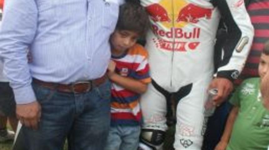 Milli Motosiklet&ccedil;i Kenan Sofuoğlu'nun Ismi Parka Verildi