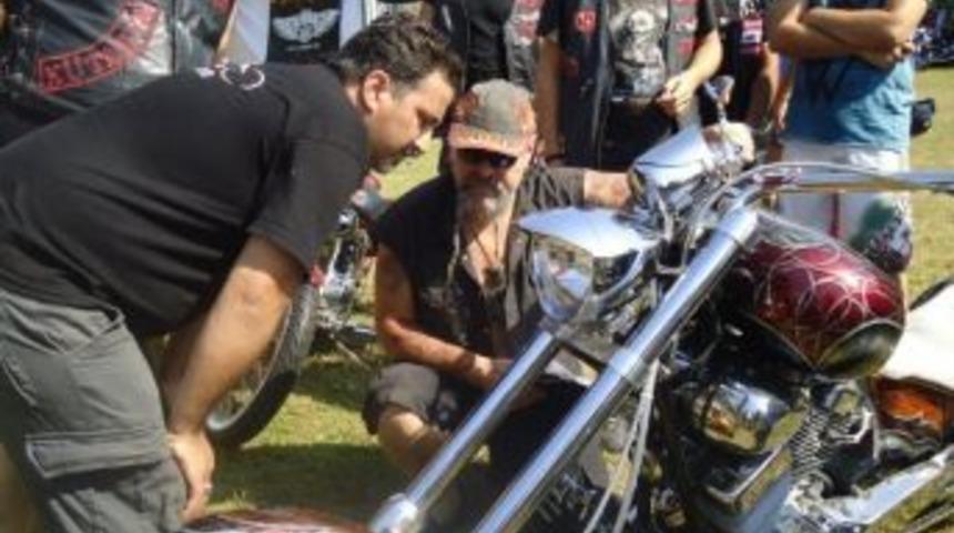 &Ouml;demişli Akrep Custom&rsquo;a İki &Ouml;d&uuml;l Birden