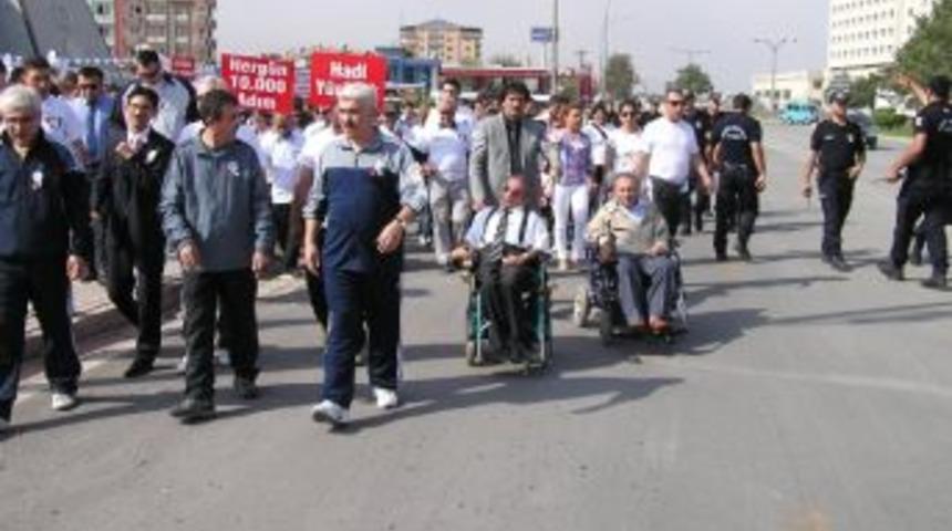 D&uuml;nya Y&uuml;r&uuml;y&uuml;ş G&uuml;n&uuml; Nedeniyle D&uuml;zenlenen Etkinliğe, Engelliler Tekerlekli Sandalyeleriyle Destek Verdi