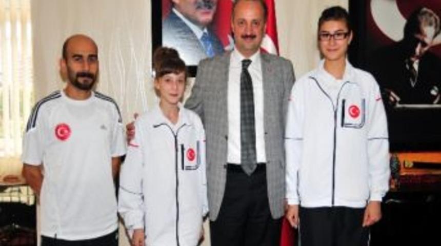 Mamaklı Balkan Şampiyonları Başkan Akg&uuml;l'&uuml; Ziyaret Etti