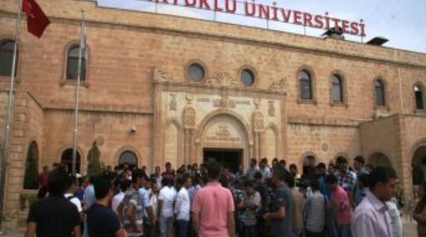 K&uuml;rt&ccedil;e Dersi &Ouml;ğretmen Adayları, Y&Ouml;K'&uuml;n Kontenjan D&uuml;ş&uuml;rmesine Tepkili