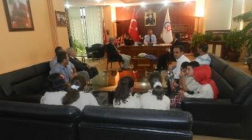 İmam-hatip &Ouml;ğrencilerinden Başkan Ertem&rsquo;e Teşekk&uuml;r Plaketi