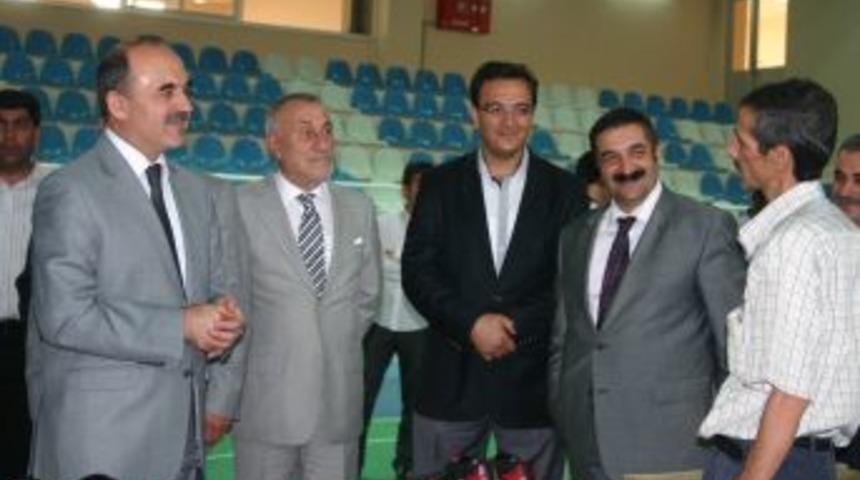 Amat&ouml;r Spor Kul&uuml;plerine Malzeme Desteği